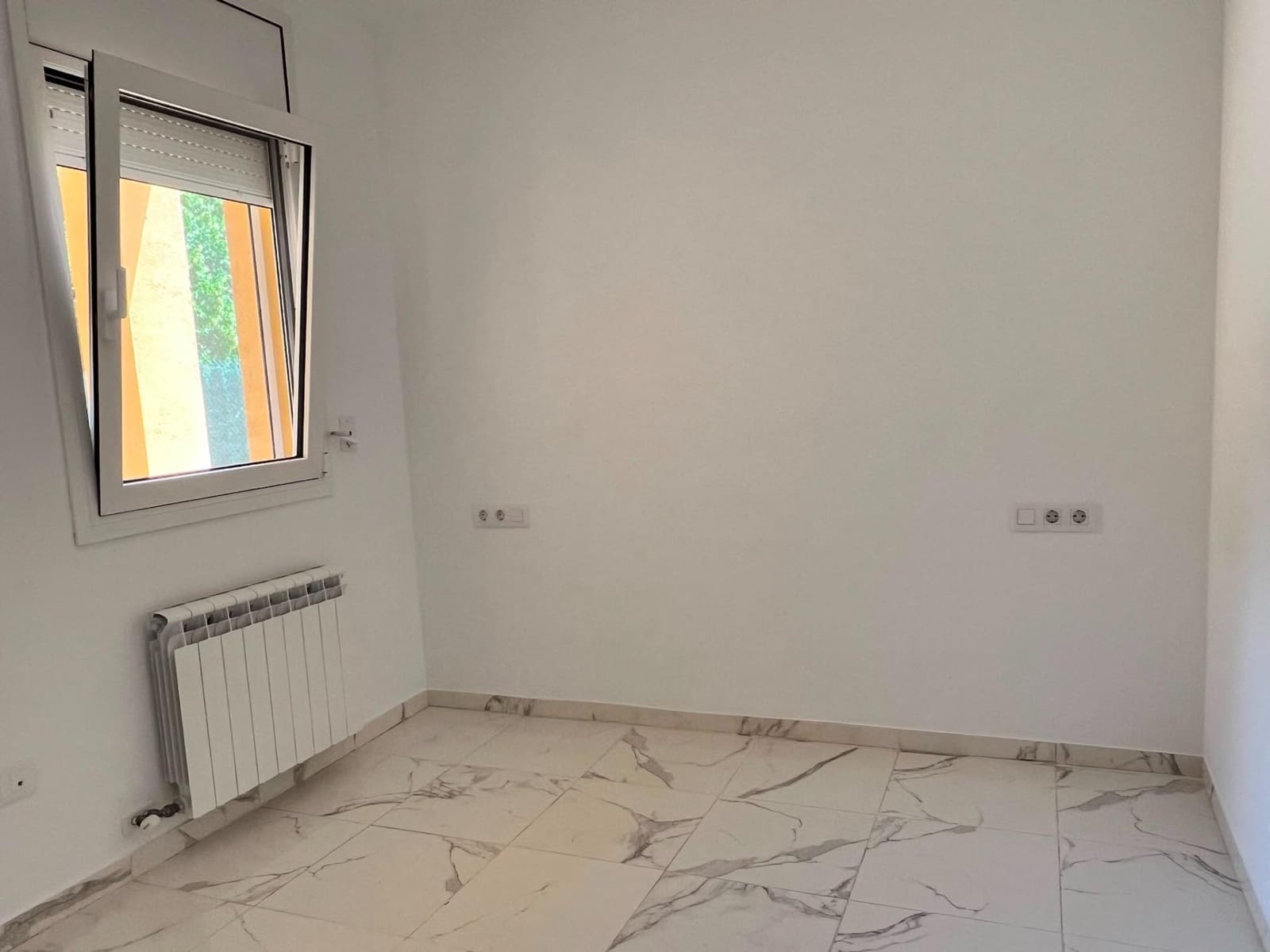 4 bedroom Villa for rent in Avinyonet de Puigventos with garage - € 1,300 (Ref: 9927547)