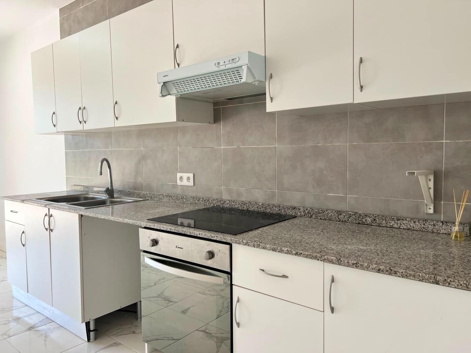 4 bedroom Villa for rent in Avinyonet de Puigventos with garage - € 1,300 (Ref: 9927547)