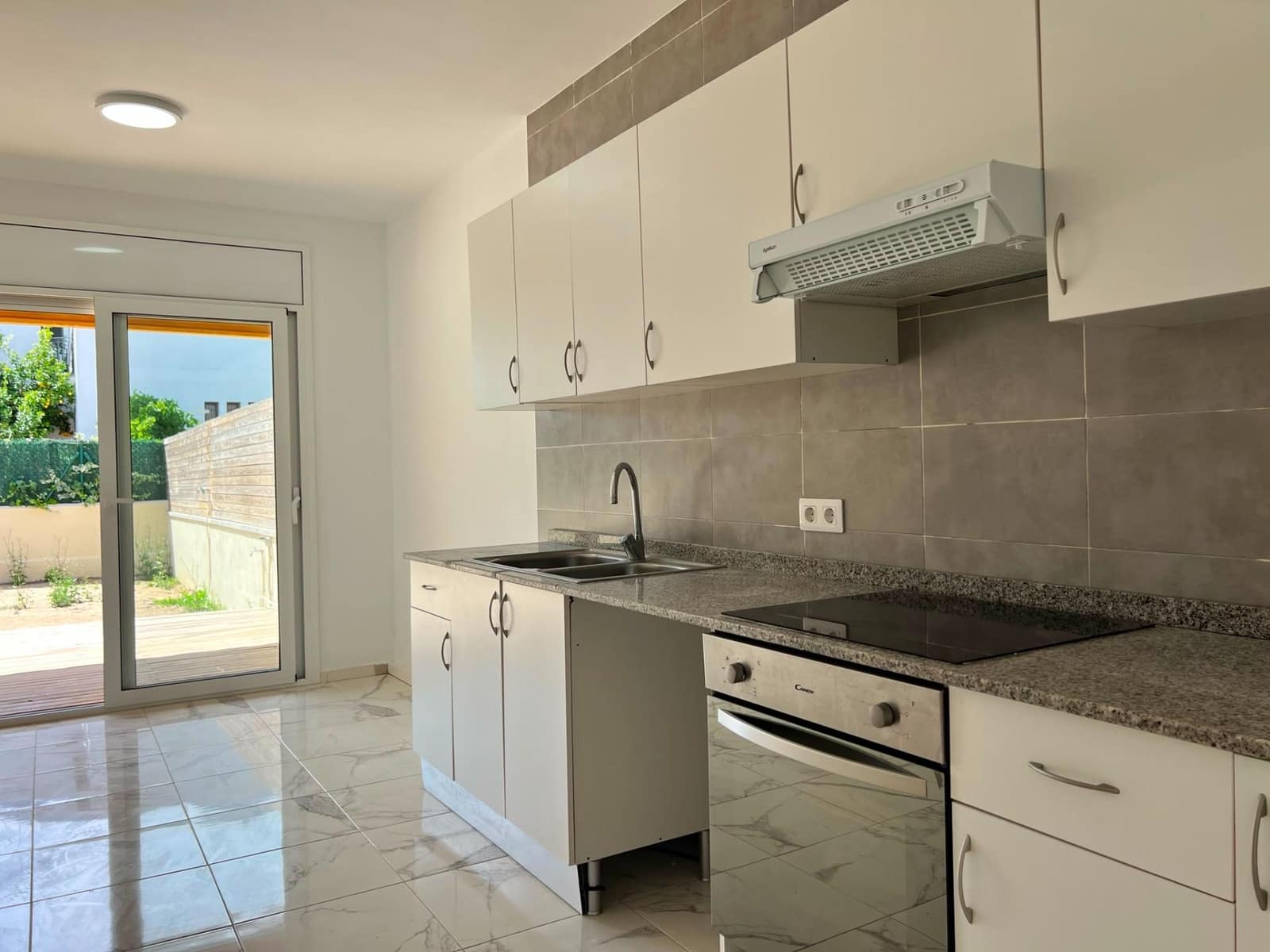 4 bedroom Villa for rent in Avinyonet de Puigventos with garage - € 1,300 (Ref: 9927547)