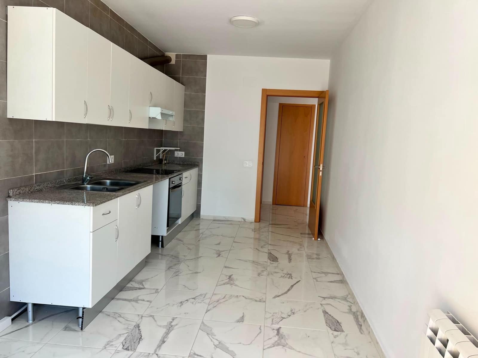4 bedroom Villa for rent in Avinyonet de Puigventos with garage - € 1,300 (Ref: 9927547)