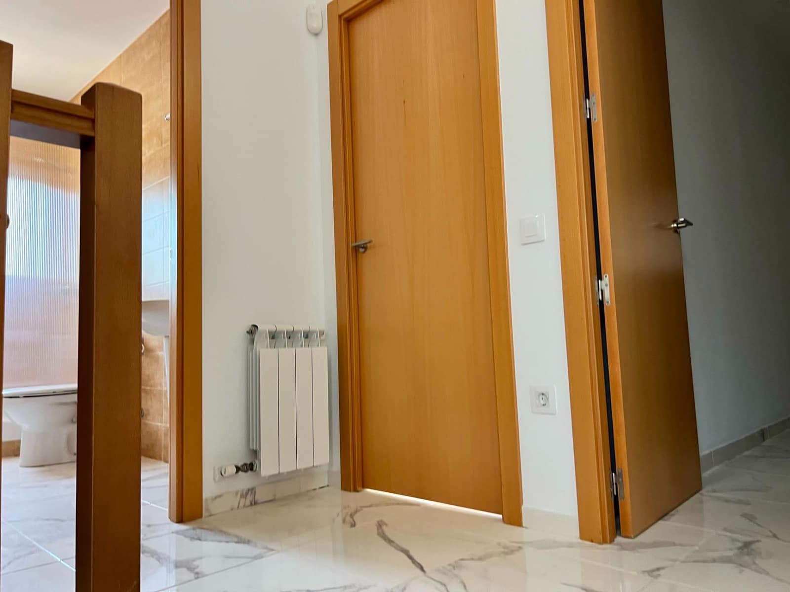 4 bedroom Villa for rent in Avinyonet de Puigventos with garage - € 1,300 (Ref: 9927547)