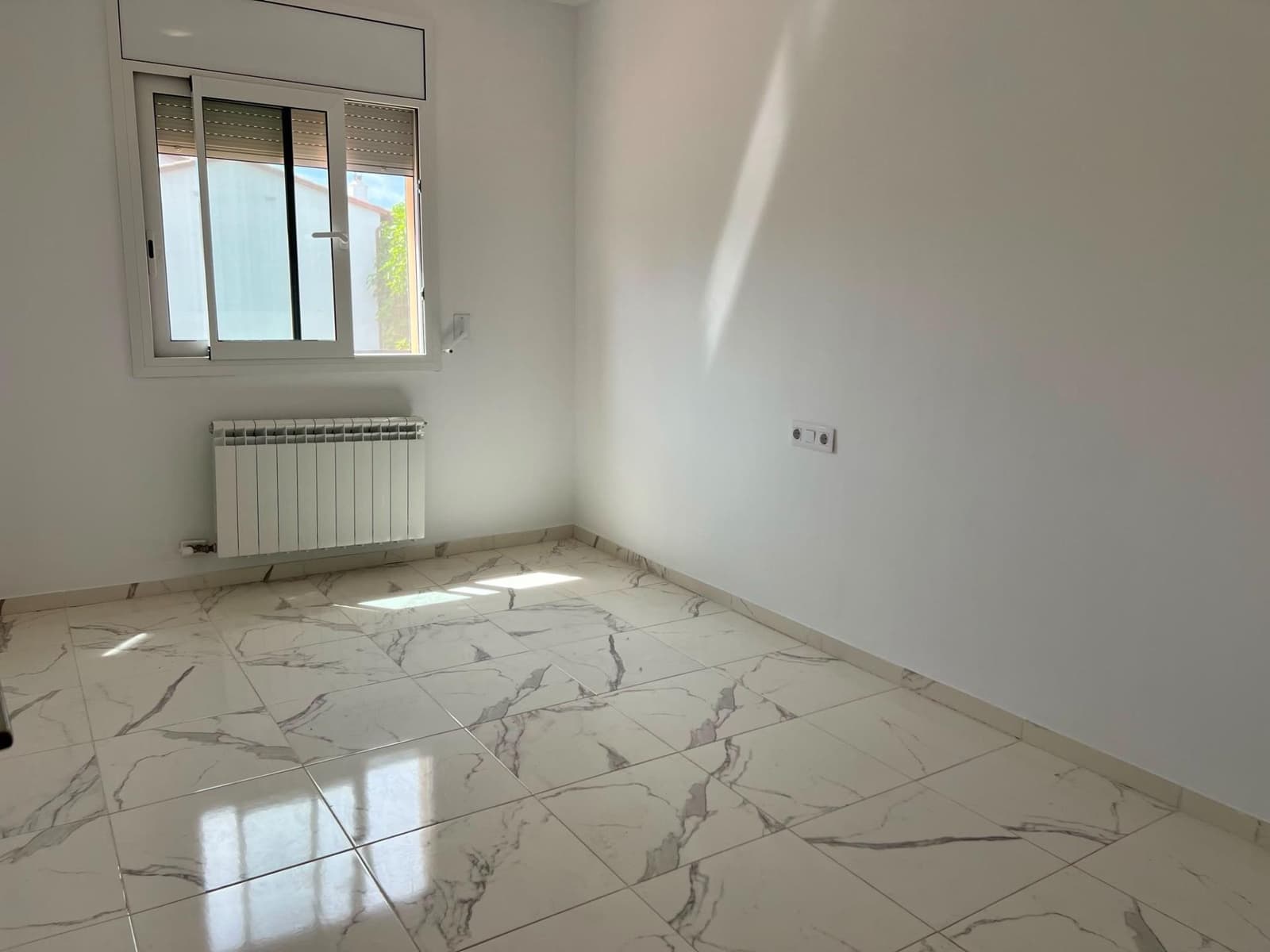 4 bedroom Villa for rent in Avinyonet de Puigventos with garage - € 1,300 (Ref: 9927547)