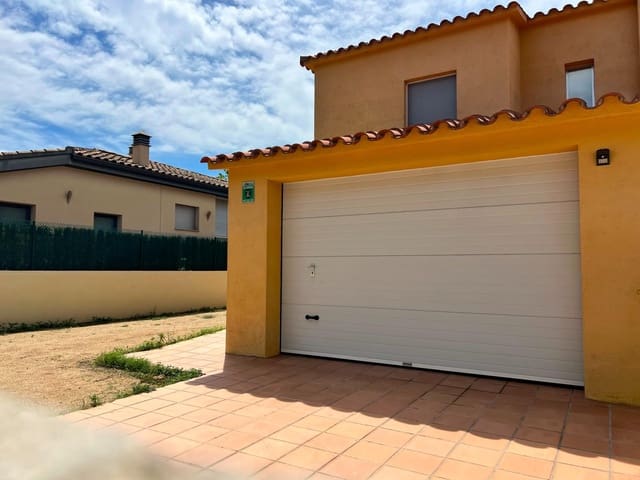4 bedroom Villa for rent in Avinyonet de Puigventós with garage - € 1,300 (Ref: 9927547)