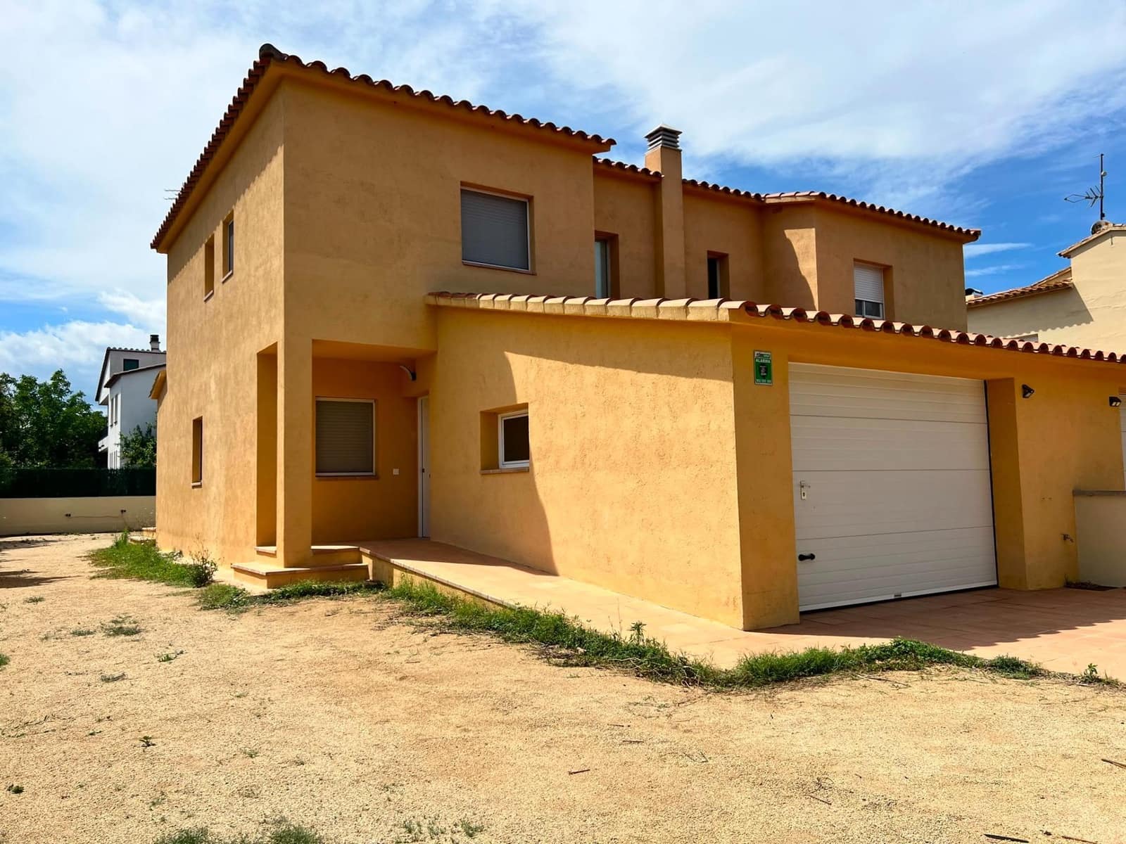 4 bedroom Villa for rent in Avinyonet de Puigventos with garage - € 1,300 (Ref: 9927547)