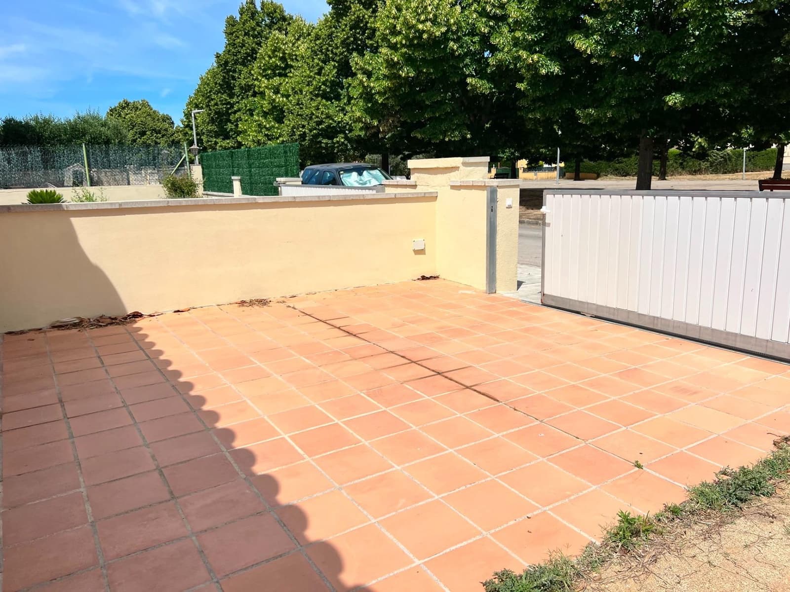 4 bedroom Villa for rent in Avinyonet de Puigventos with garage - € 1,300 (Ref: 9927547)