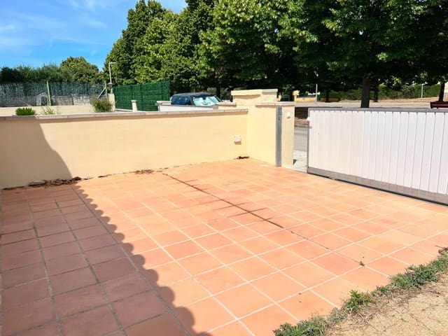 4 bedroom Villa for rent in Avinyonet de Puigventós with garage - € 1,300 (Ref: 9927547)
