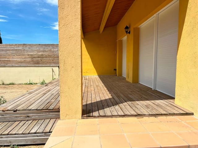 4 bedroom Villa for rent in Avinyonet de Puigventós with garage - € 1,300 (Ref: 9927547)