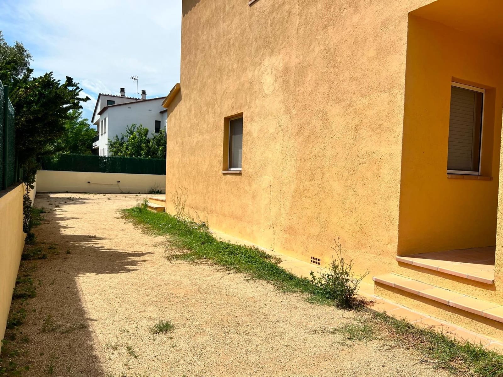4 bedroom Villa for rent in Avinyonet de Puigventos with garage - € 1,300 (Ref: 9927547)