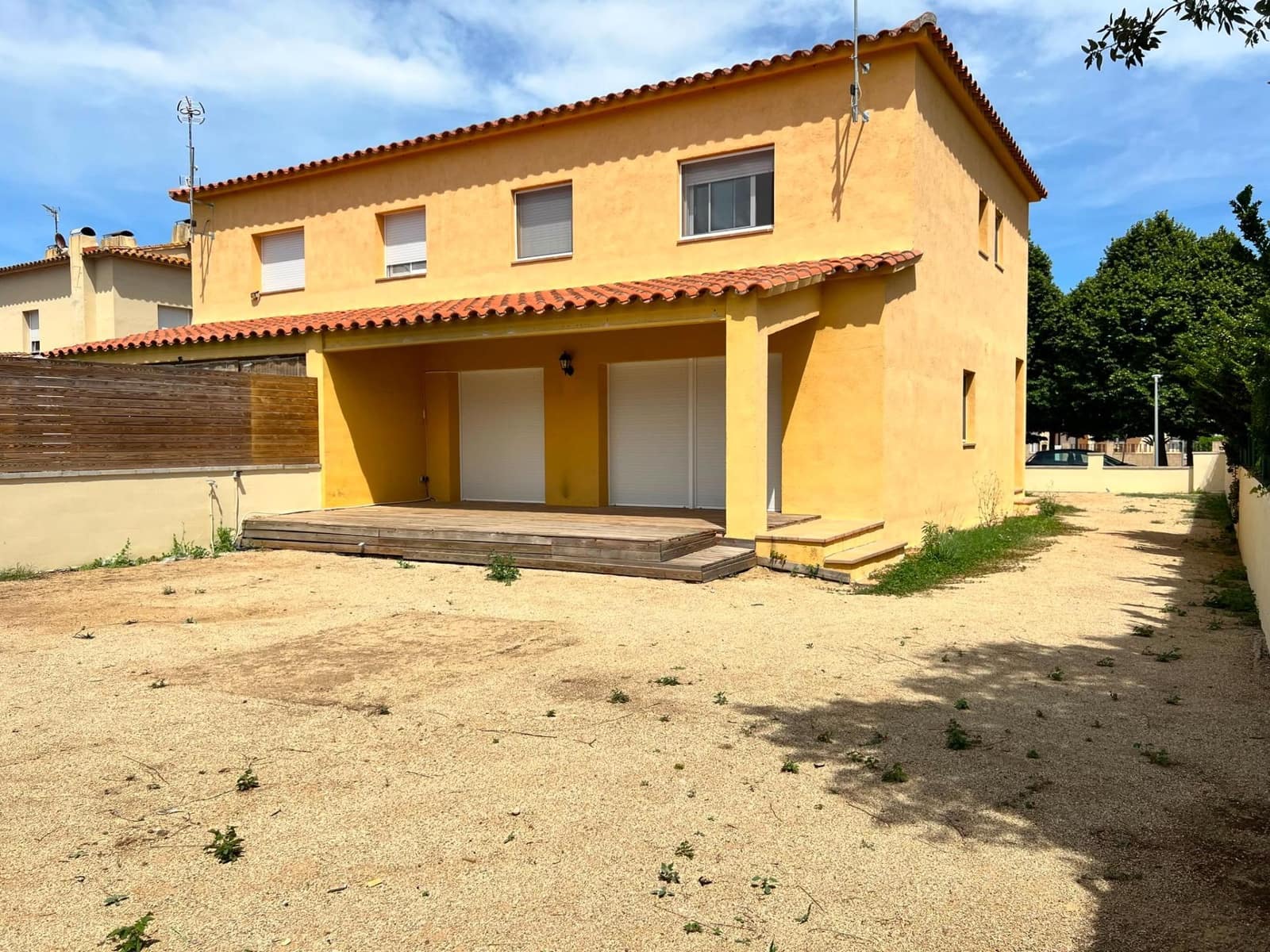 4 bedroom Villa for rent in Avinyonet de Puigventos with garage - € 1,300 (Ref: 9927547)