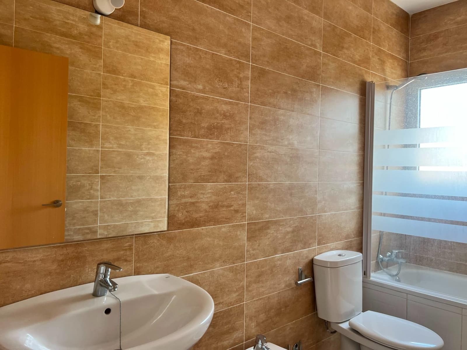 4 bedroom Villa for rent in Avinyonet de Puigventos with garage - € 1,300 (Ref: 9927547)
