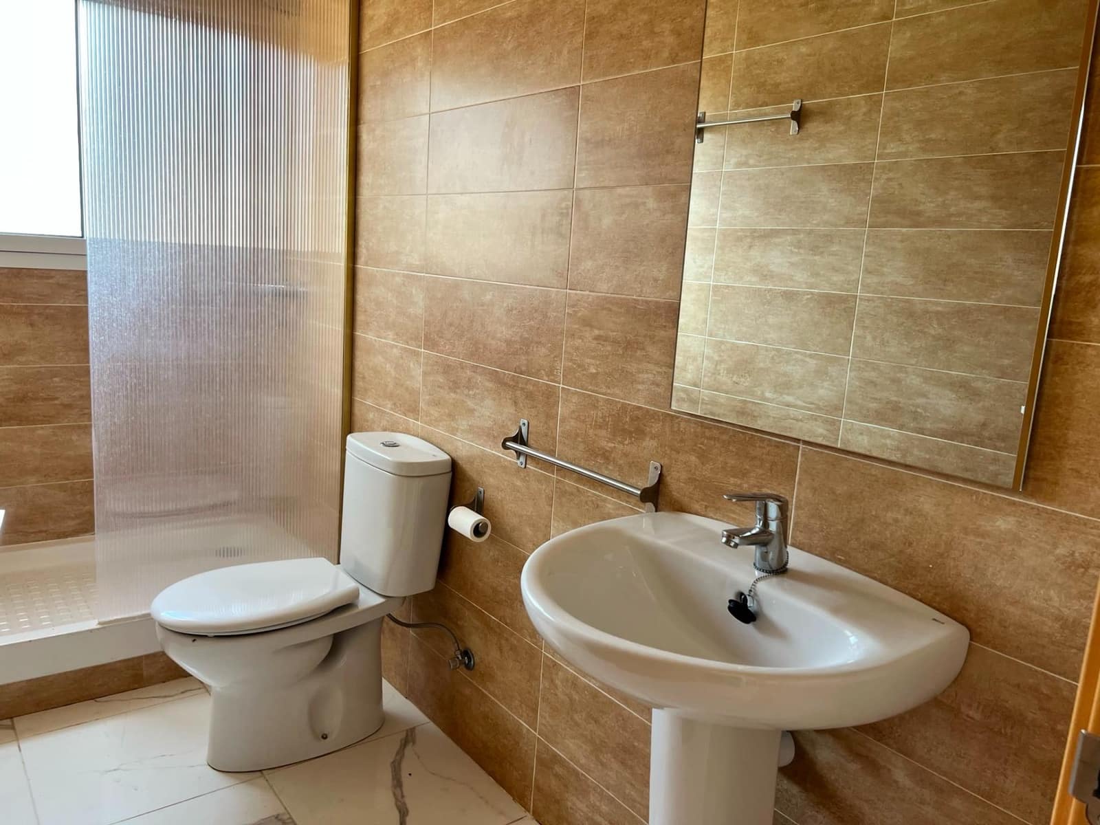 4 bedroom Villa for rent in Avinyonet de Puigventos with garage - € 1,300 (Ref: 9927547)