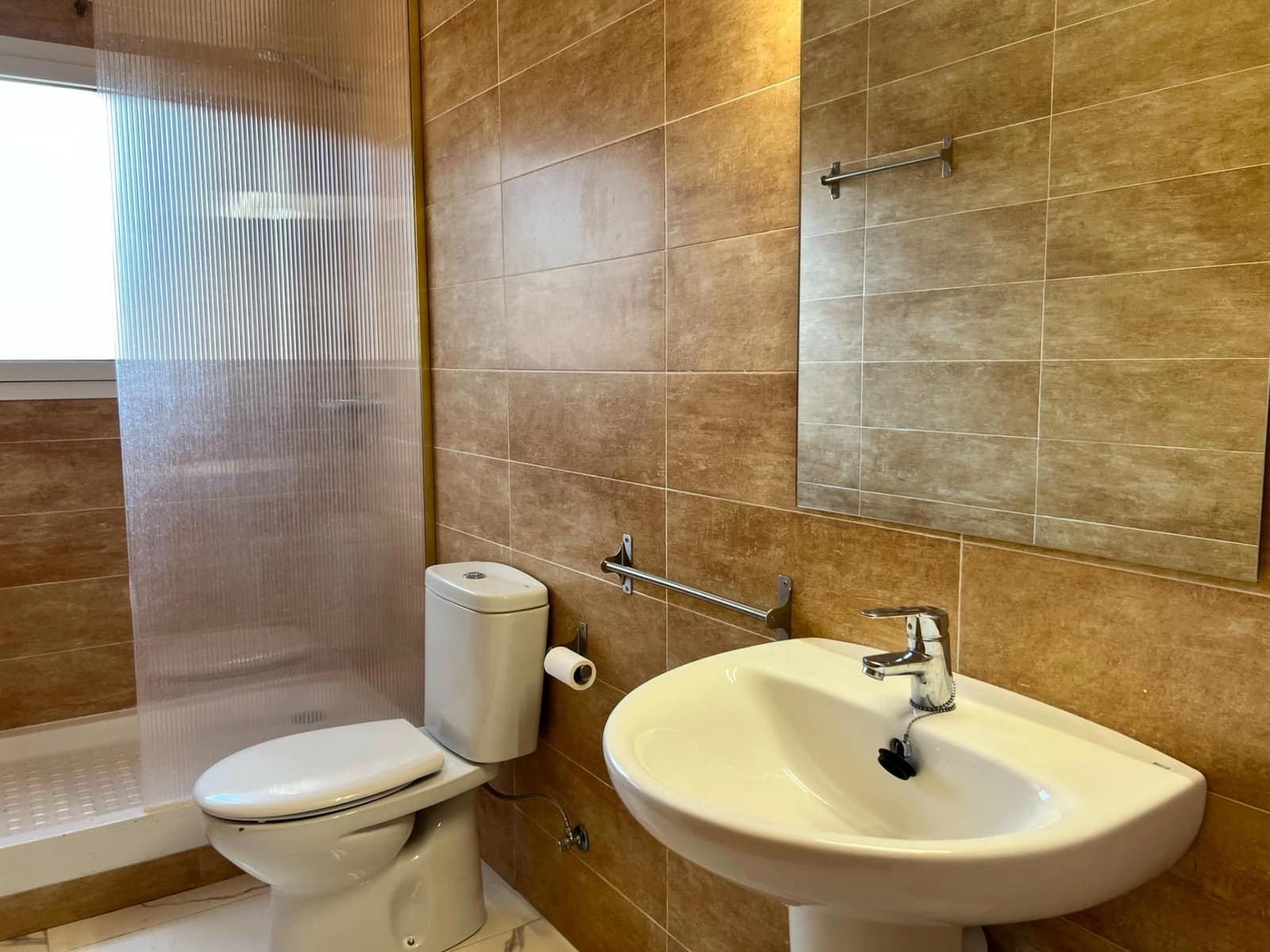 4 bedroom Villa for rent in Avinyonet de Puigventos with garage - € 1,300 (Ref: 9927547)