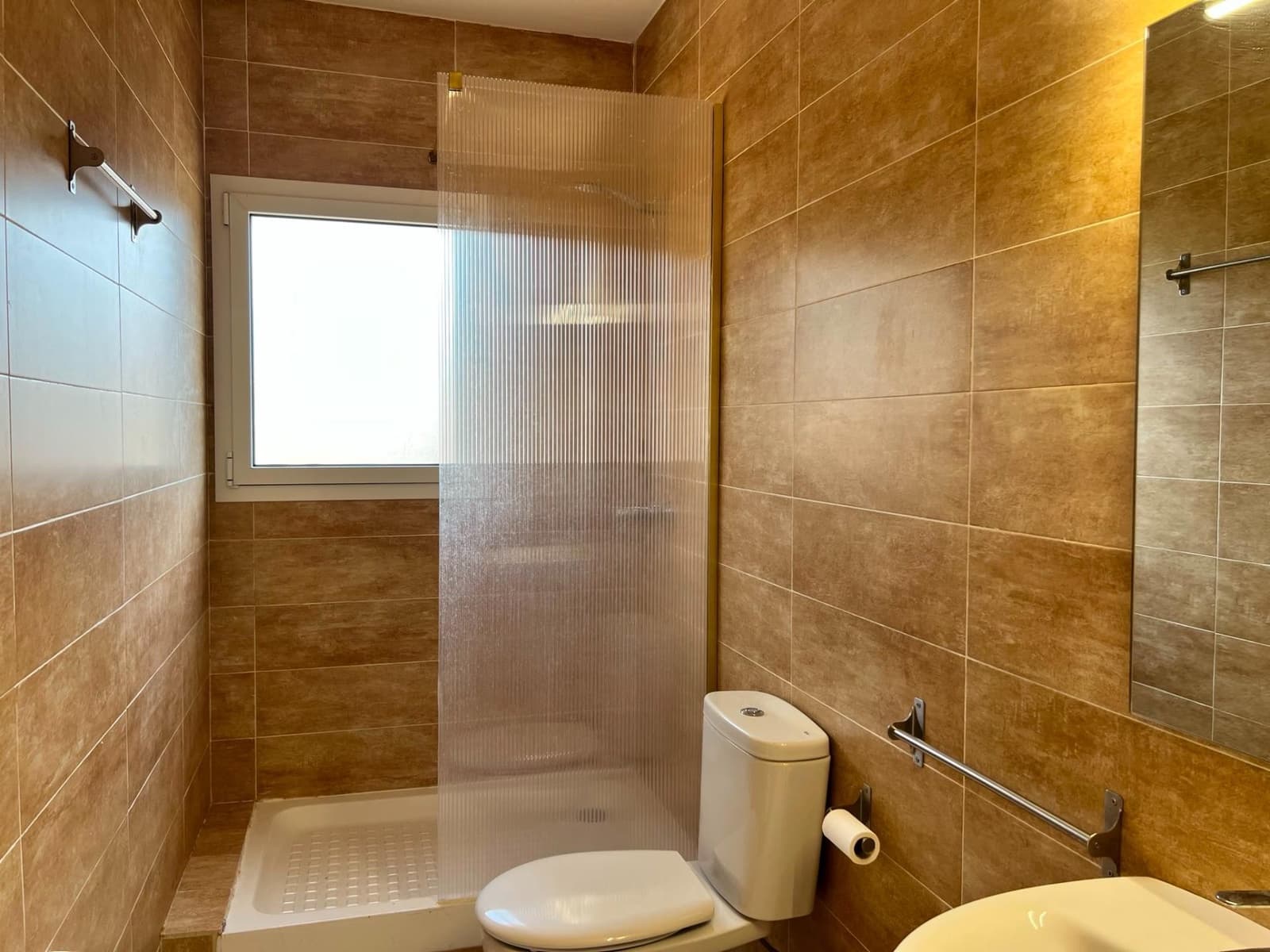 4 bedroom Villa for rent in Avinyonet de Puigventos with garage - € 1,300 (Ref: 9927547)