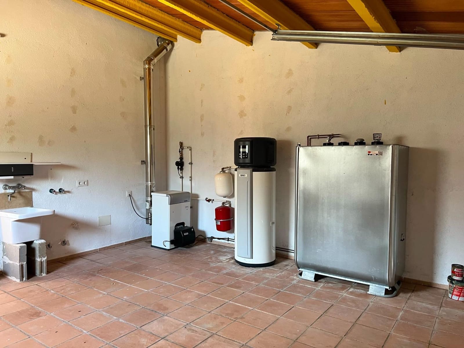 4 bedroom Villa for rent in Avinyonet de Puigventos with garage - € 1,300 (Ref: 9927547)