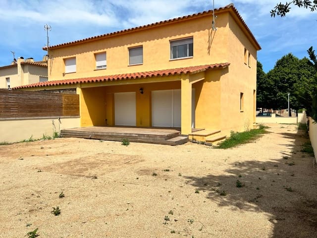 4 bedroom Villa for rent in Avinyonet de Puigventós with garage - € 1,300 (Ref: 9927547)