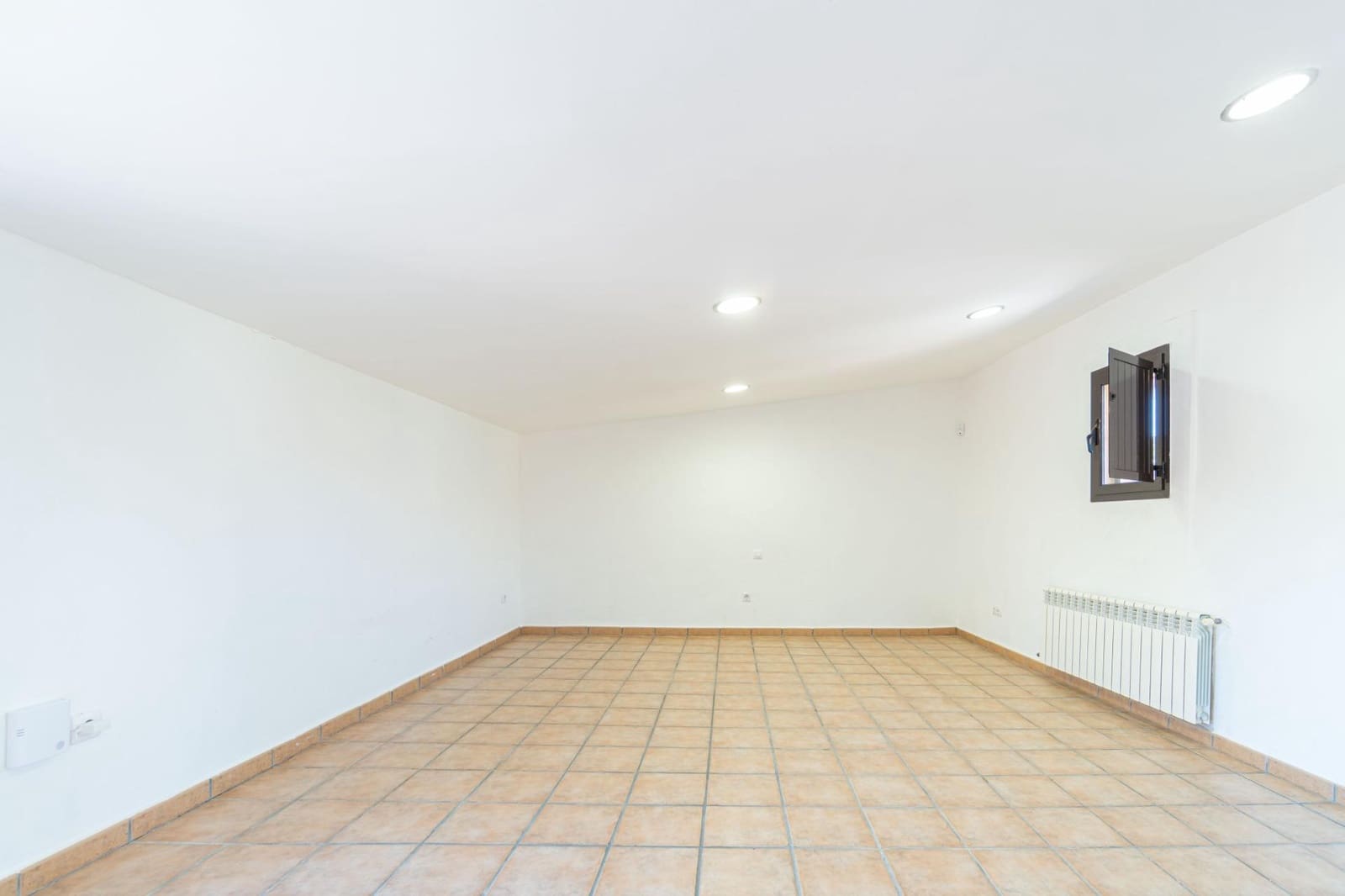 4 bedroom Townhouse for sale in Llers - € 330,000 (Ref: 9959920)