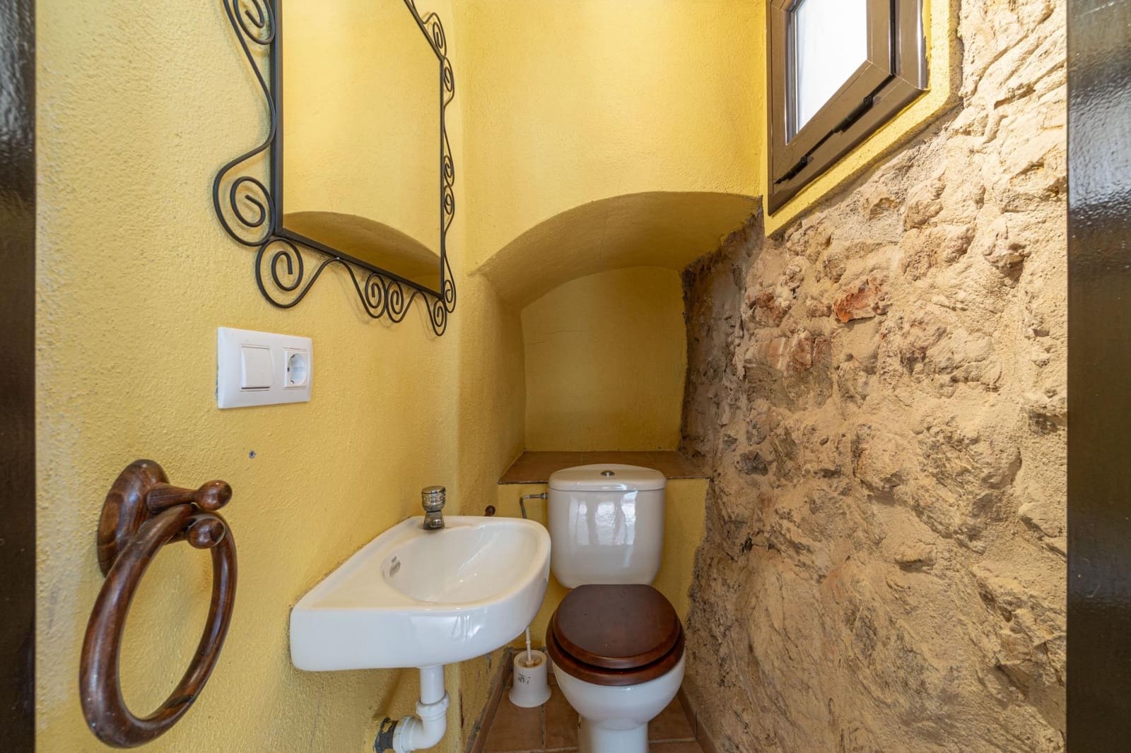 4 bedroom Townhouse for sale in Llers - € 330,000 (Ref: 9959920)