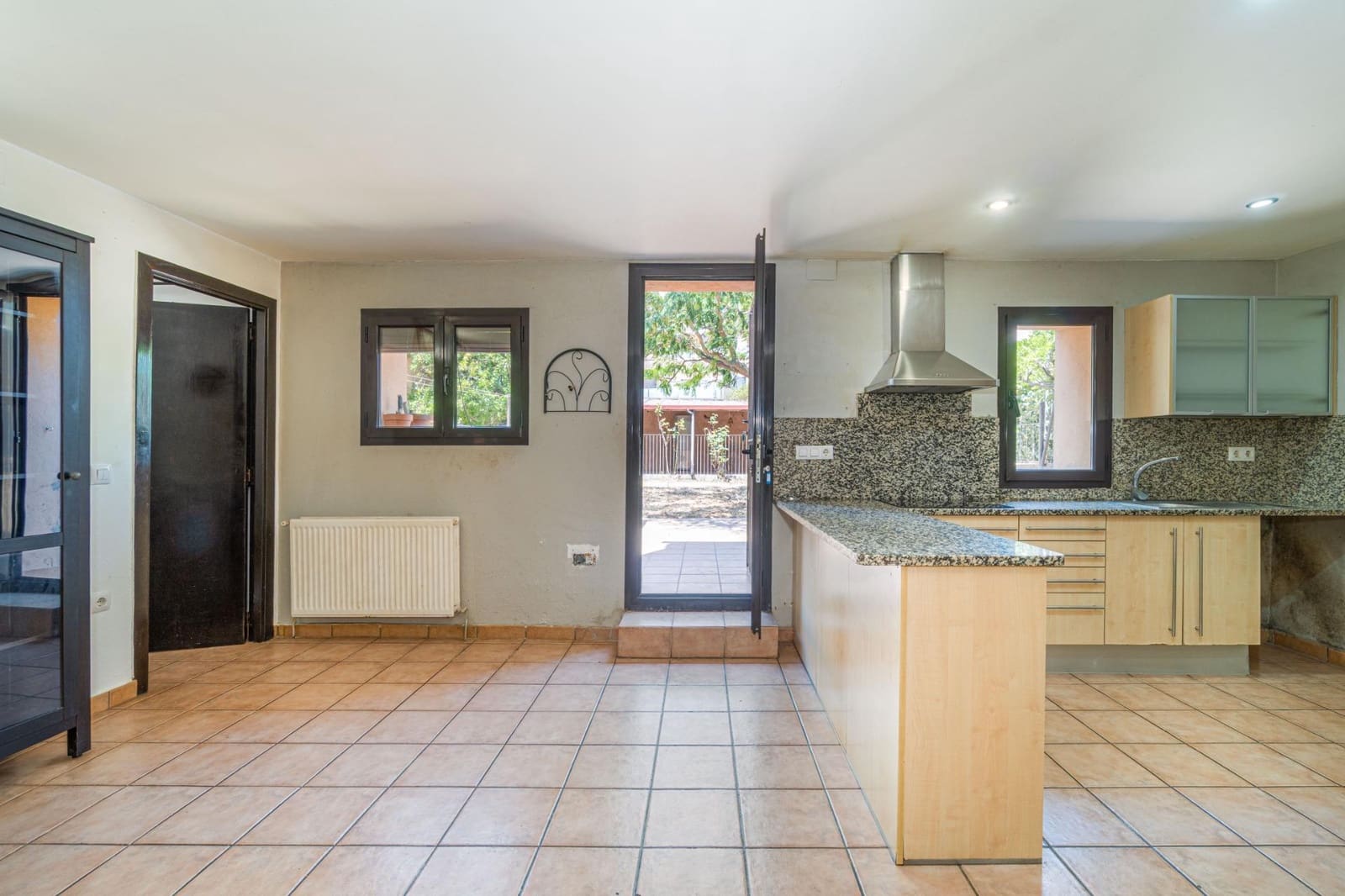 4 bedroom Townhouse for sale in Llers - € 330,000 (Ref: 9959920)