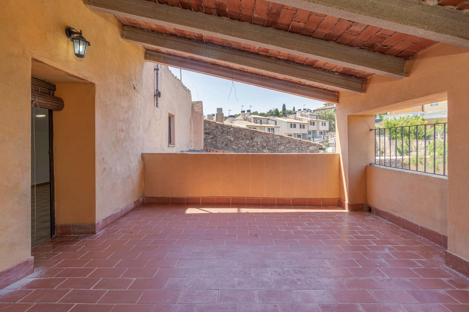 4 bedroom Townhouse for sale in Llers - € 330,000 (Ref: 9959920)