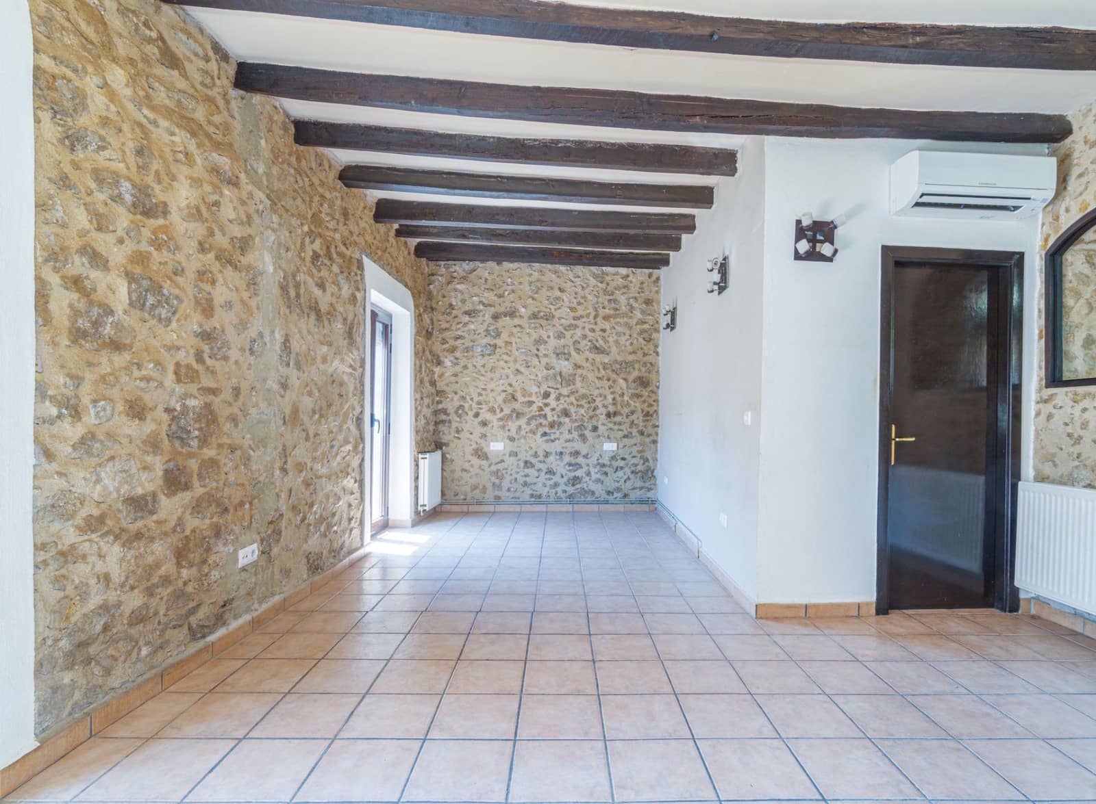 4 bedroom Townhouse for sale in Llers - € 330,000 (Ref: 9959920)