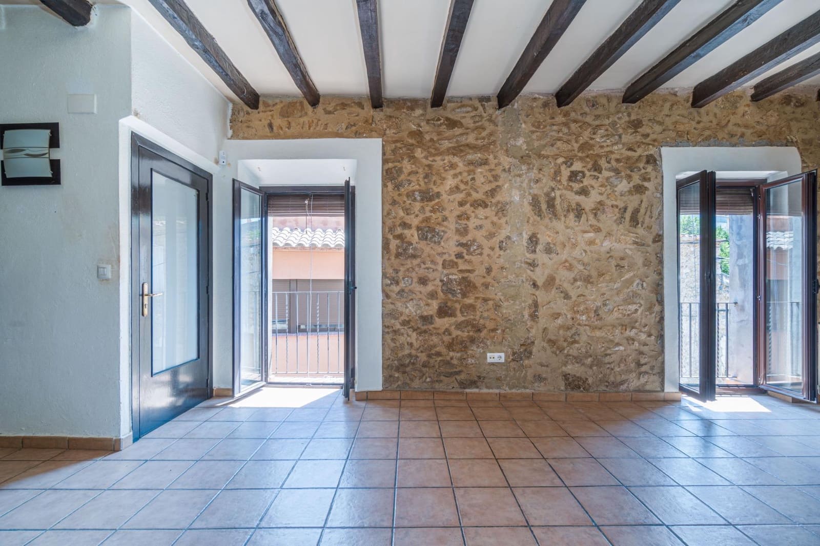 4 bedroom Townhouse for sale in Llers - € 330,000 (Ref: 9959920)