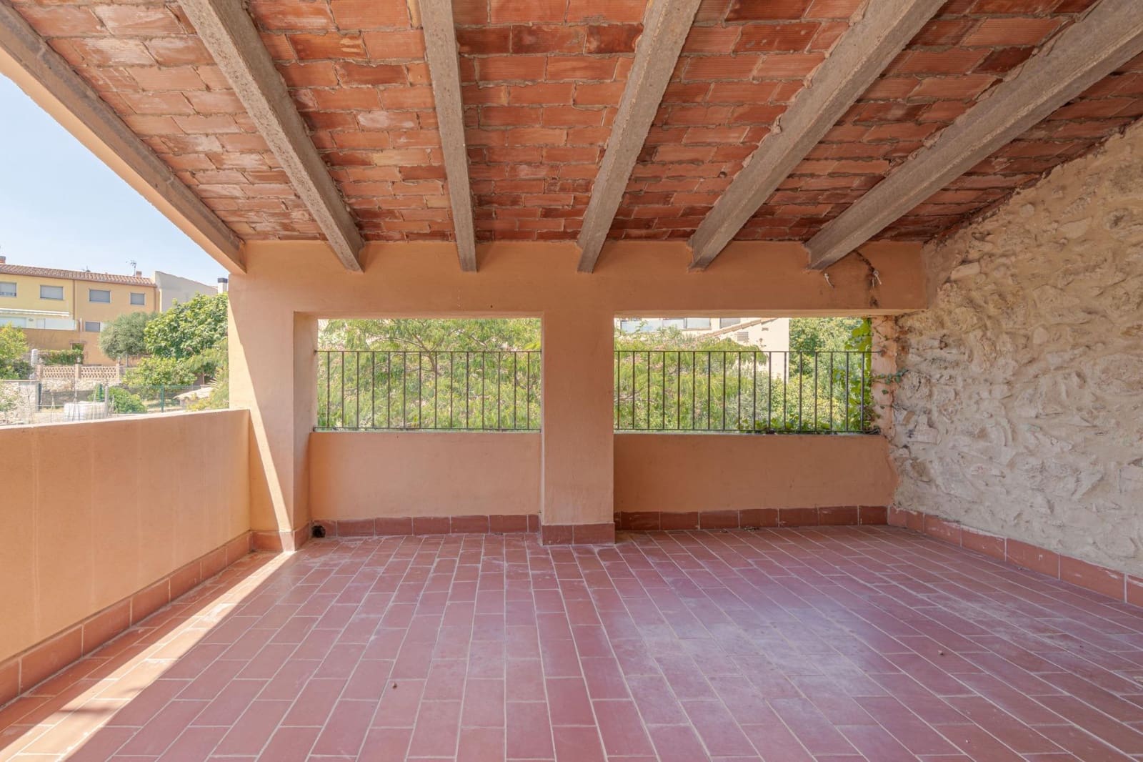 4 bedroom Townhouse for sale in Llers - € 330,000 (Ref: 9959920)