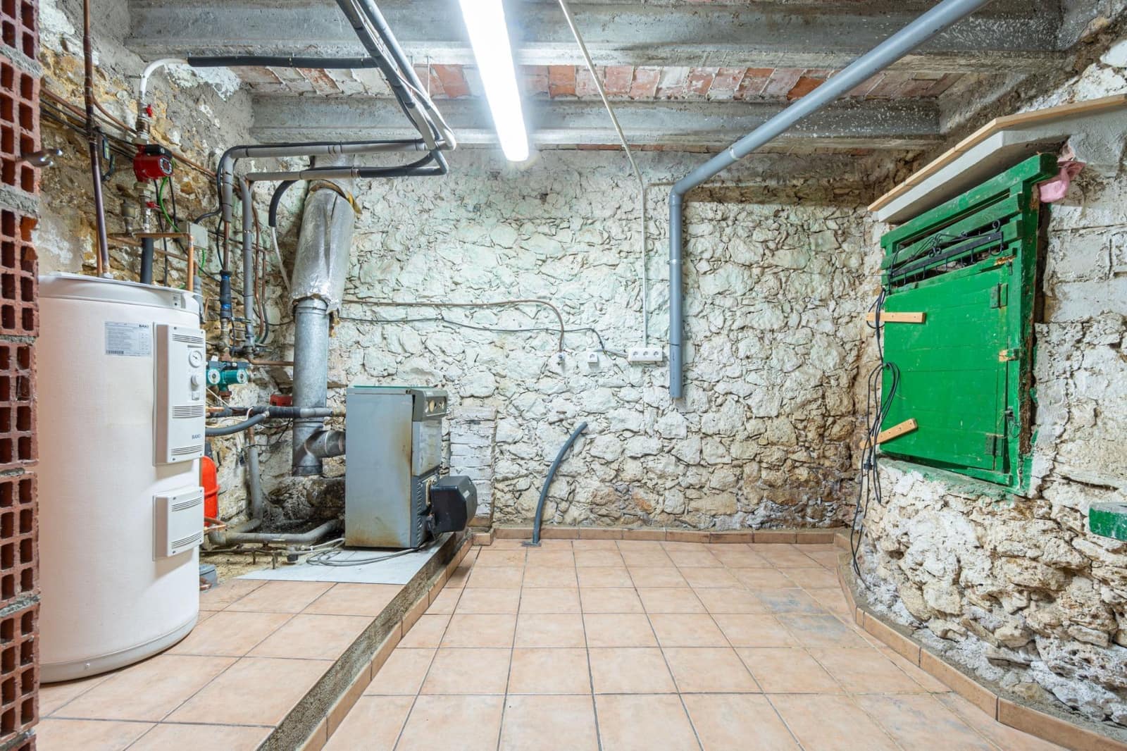4 bedroom Townhouse for sale in Llers - € 330,000 (Ref: 9959920)