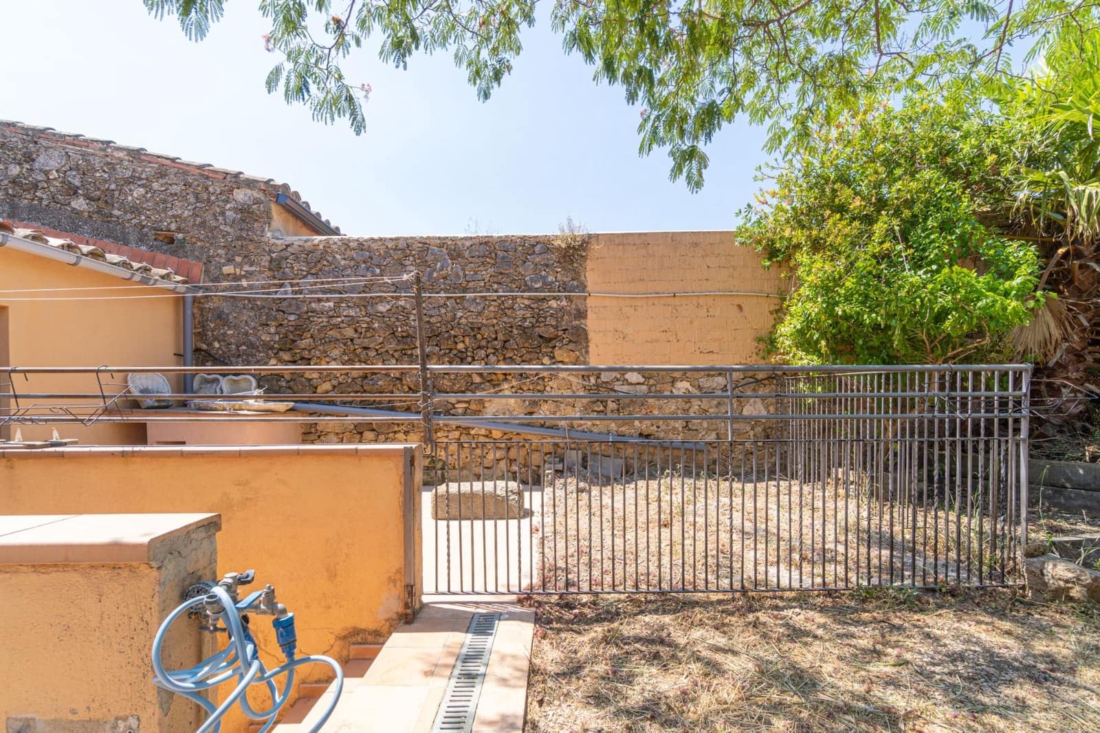 4 bedroom Townhouse for sale in Llers - € 330,000 (Ref: 9959920)