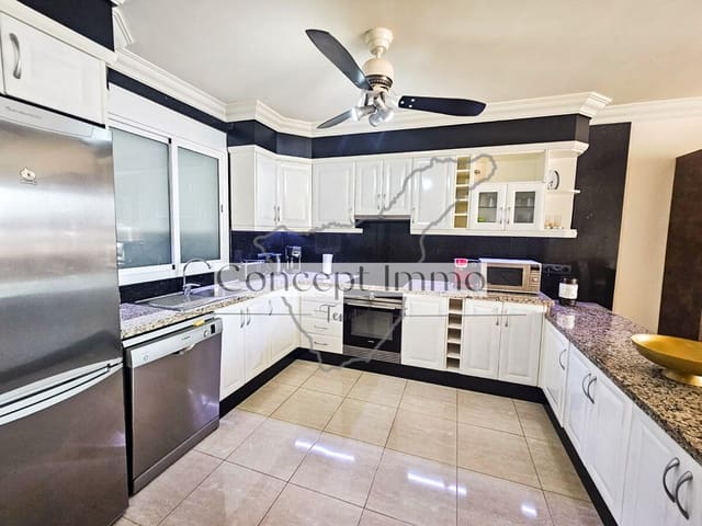 Piso de 2 habitaciones en Roque del Conde, Adeje en venta con piscina garaje - 395.000 € (Ref: 10016741)