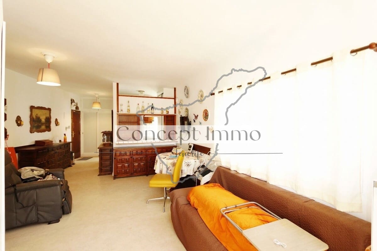 1 bedroom Flat for sale in Los Cristianos with garage - € 299,000 (Ref: 10103632)