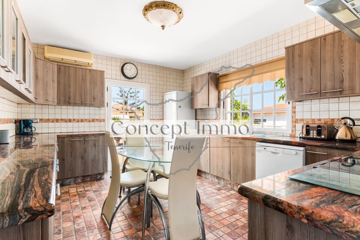 6 Zimmer Villa zu verkaufen in Callao Salvaje mit Pool Garage - 900.000 € (Ref: 10170339)