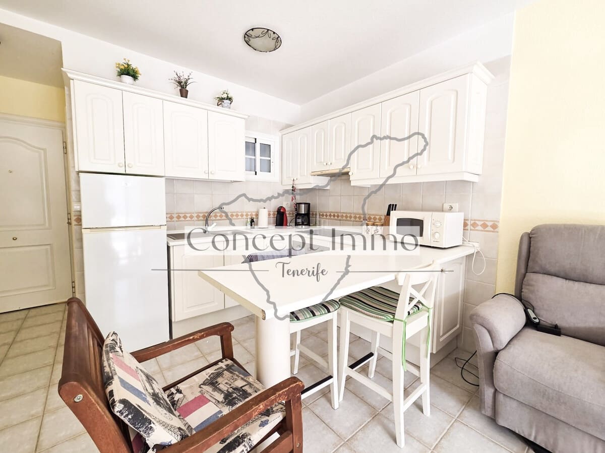 Piso de 1 habitación en Los Cristianos en venta con piscina - 255.000 € (Ref: 10182046)