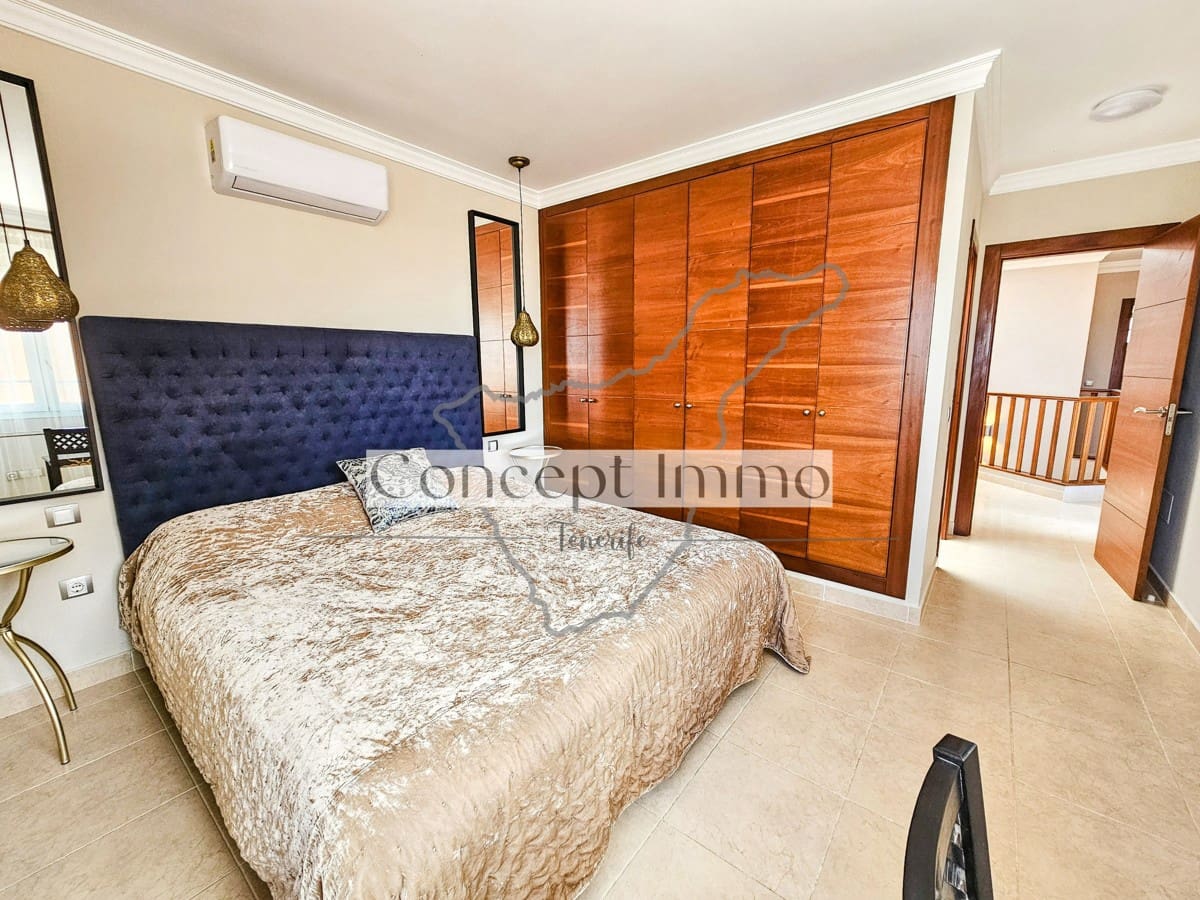 4 soveværelse Byhus til salg i Los Cristianos med swimmingpool garage - € 795.000 (Ref: 8177193)