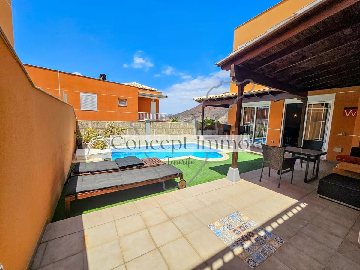 4 soveværelse Byhus til salg i Los Cristianos med swimmingpool garage - € 795.000 (Ref: 8177193)