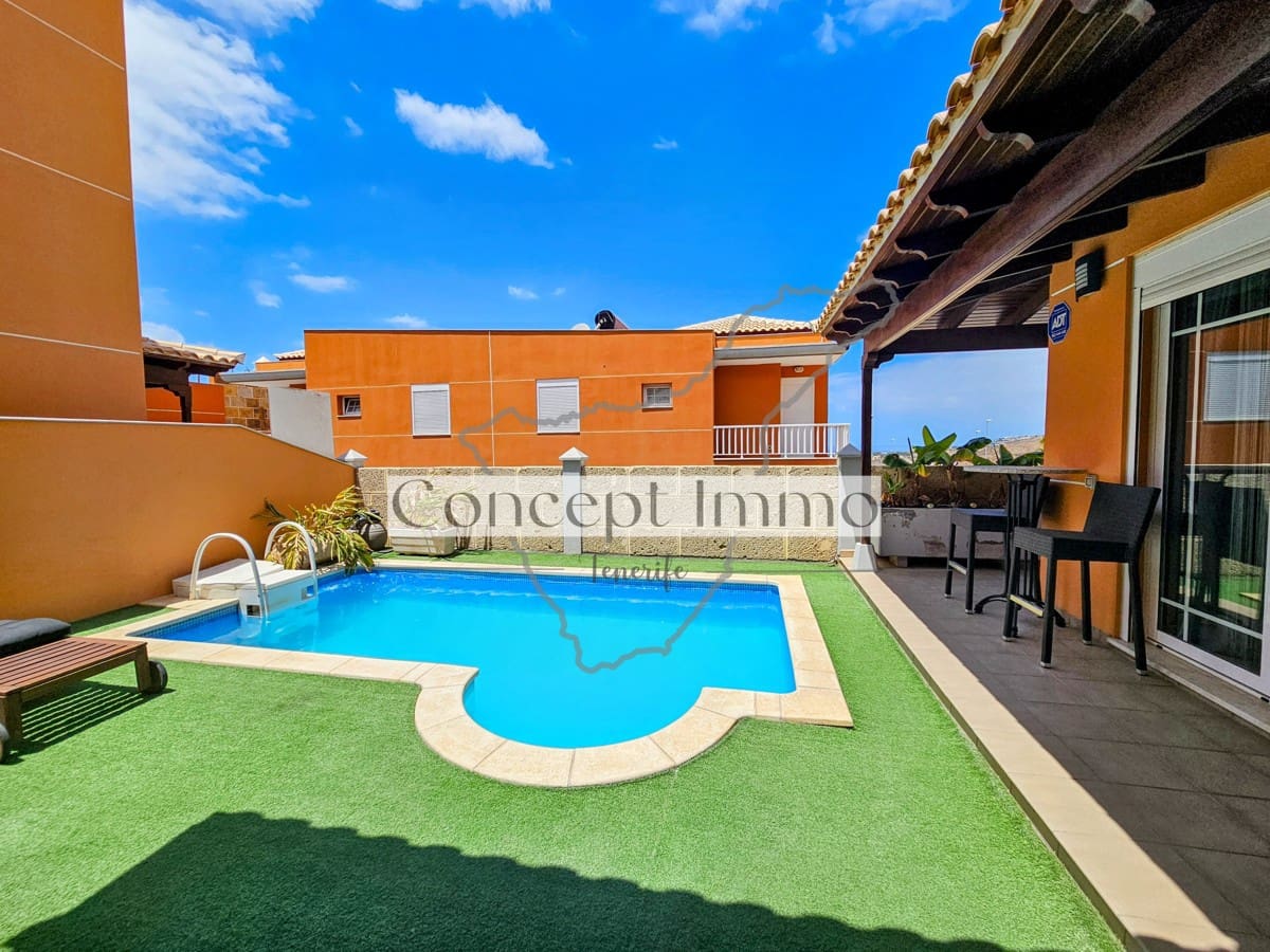 4 soveværelse Byhus til salg i Los Cristianos med swimmingpool garage - € 795.000 (Ref: 8177193)