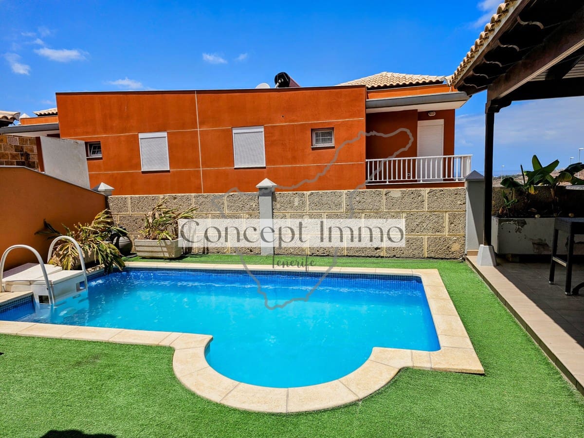 4 soveværelse Byhus til salg i Los Cristianos med swimmingpool garage - € 795.000 (Ref: 8177193)