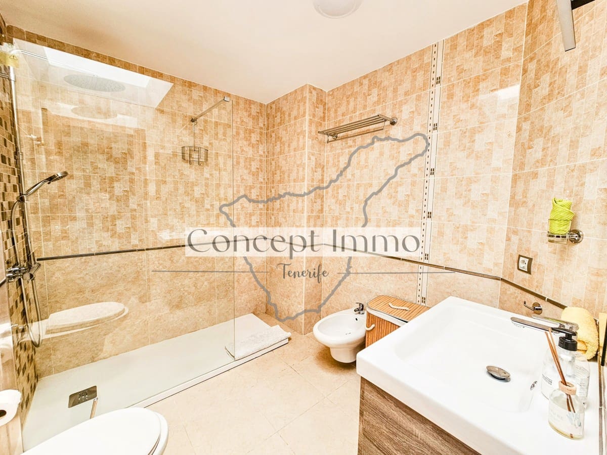 4 soveværelse Byhus til salg i Los Cristianos med swimmingpool garage - € 795.000 (Ref: 8177193)