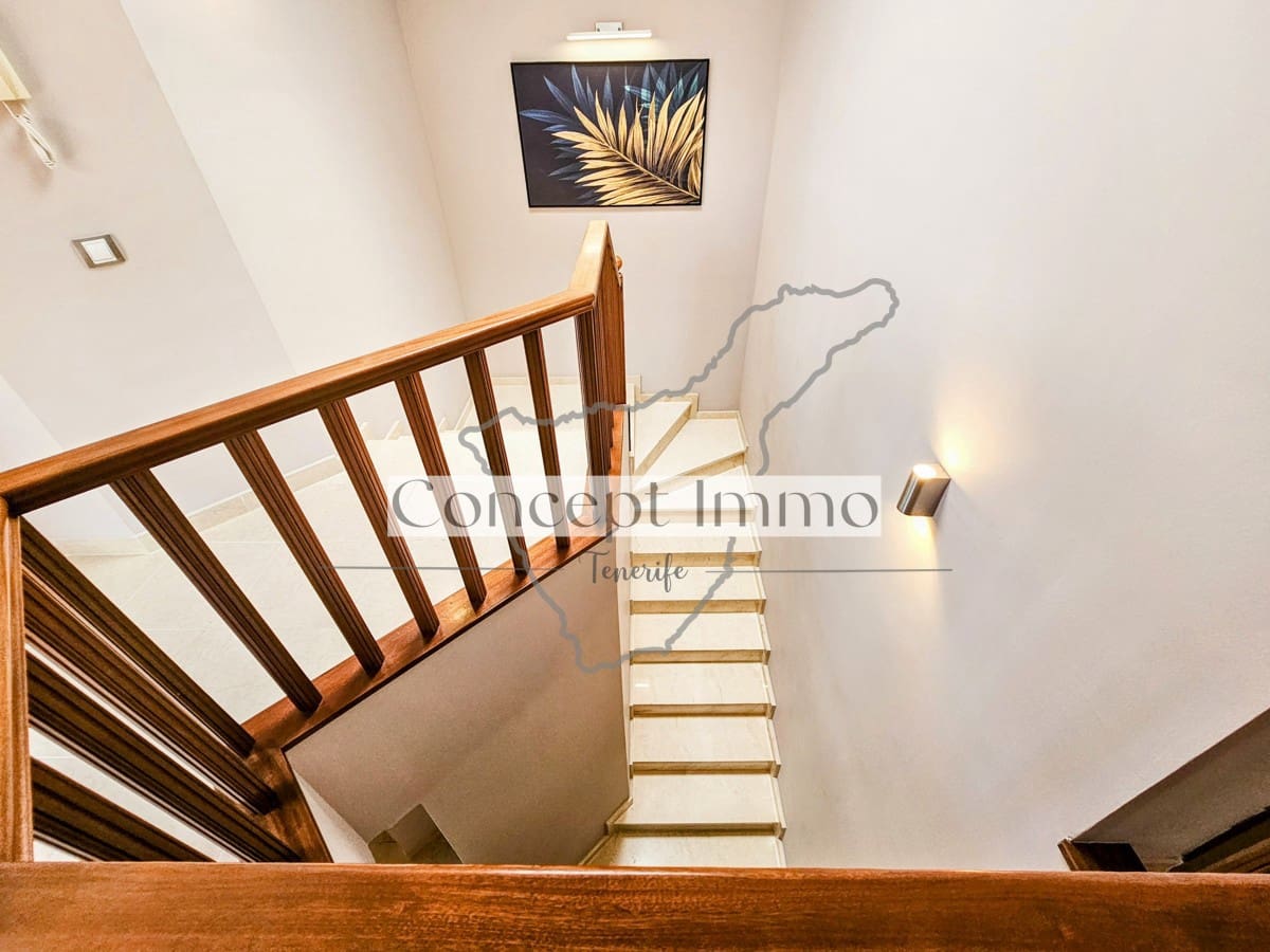 4 soveværelse Byhus til salg i Los Cristianos med swimmingpool garage - € 795.000 (Ref: 8177193)