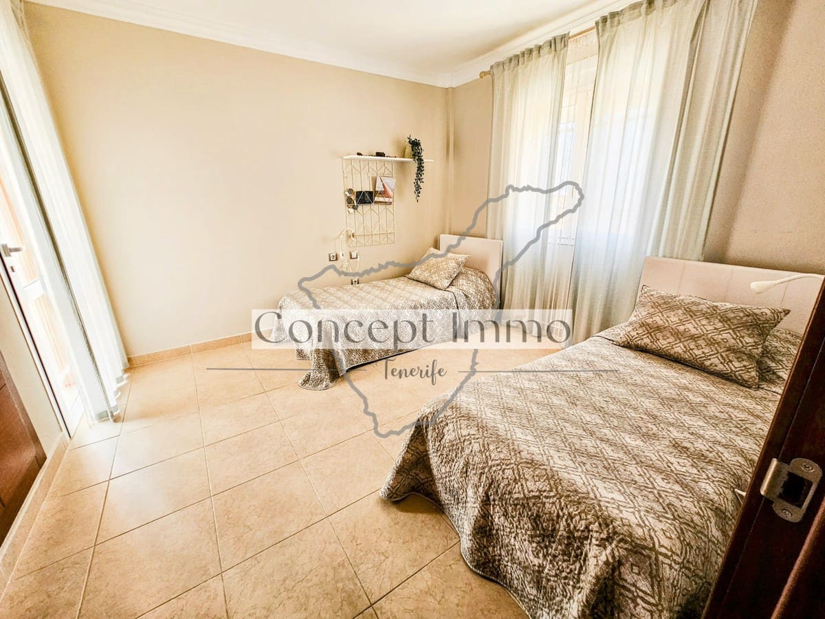 4 soveværelse Byhus til salg i Los Cristianos med swimmingpool garage - € 795.000 (Ref: 8177193)