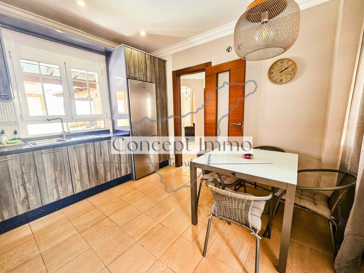 4 soveværelse Byhus til salg i Los Cristianos med swimmingpool garage - € 795.000 (Ref: 8177193)