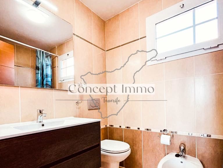 4 soveværelse Byhus til salg i Los Cristianos med garage - € 775.000 (Ref: 9316020)