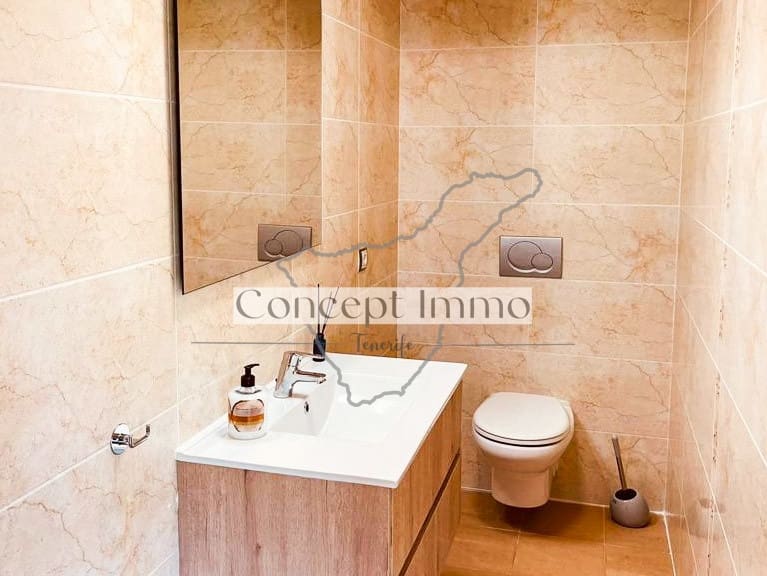 4 soveværelse Byhus til salg i Los Cristianos med garage - € 775.000 (Ref: 9316020)