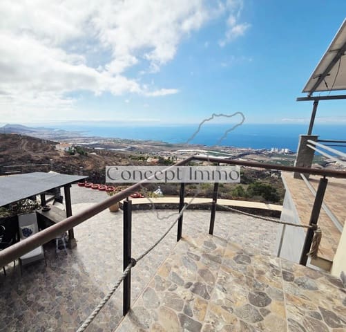 6 bedroom Townhouse for sale in Casco Urbano, Adeje with garage - € 850,000 (Ref: 9331817)