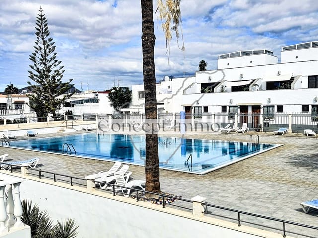 2 makuuhuone Rivitalo myytävänä paikassa Costa del Silencio, Arona mukana uima-altaan 
autotalli - 199 000 € (Ref: 9402711)