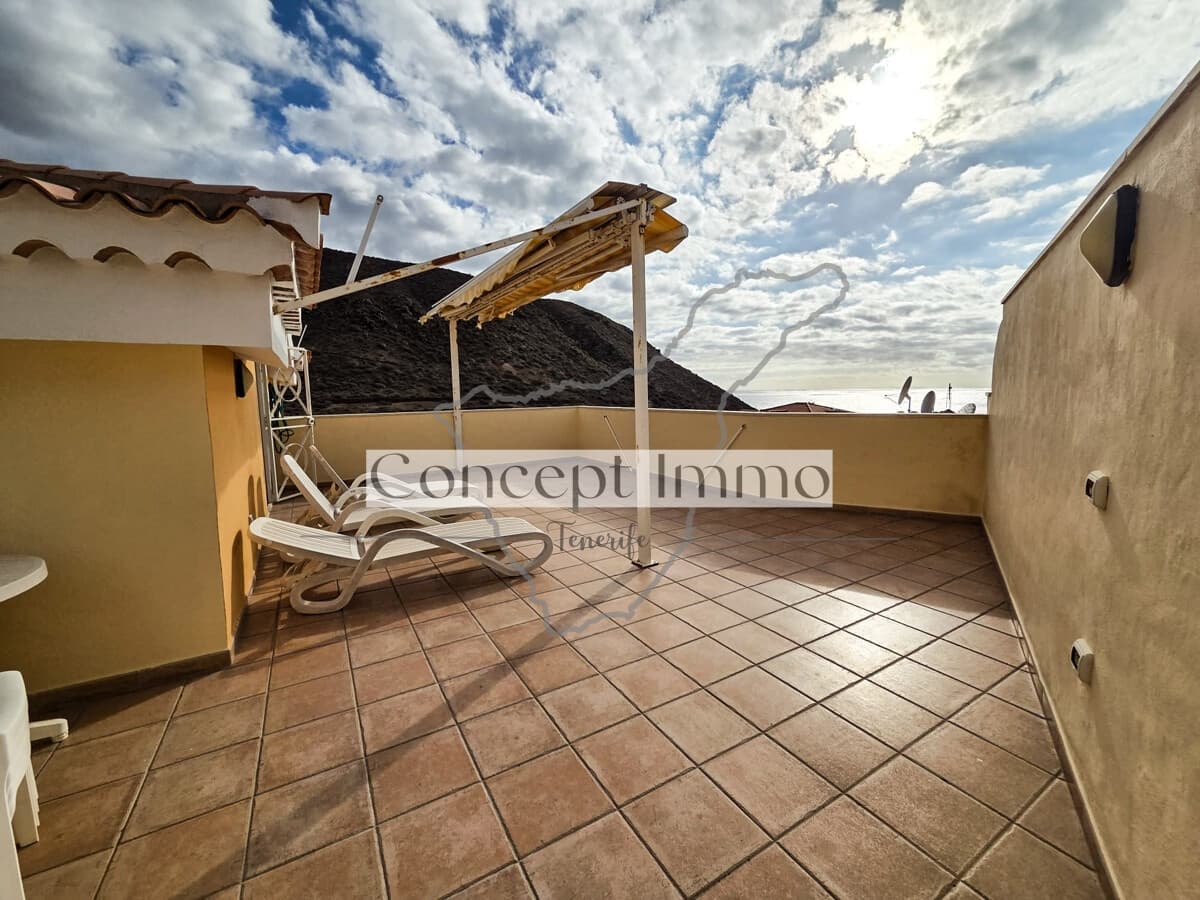 2 soverom Penthouse til salgs i Los Cristianos med svømmebasseng garasje - € 670 000 (Ref: 9405862)