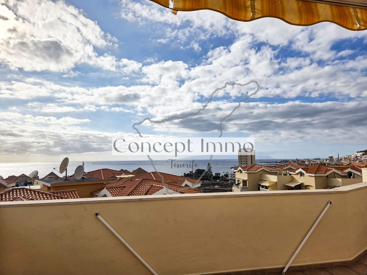 2 soverom Penthouse til salgs i Los Cristianos med svømmebasseng garasje - € 670 000 (Ref: 9405862)