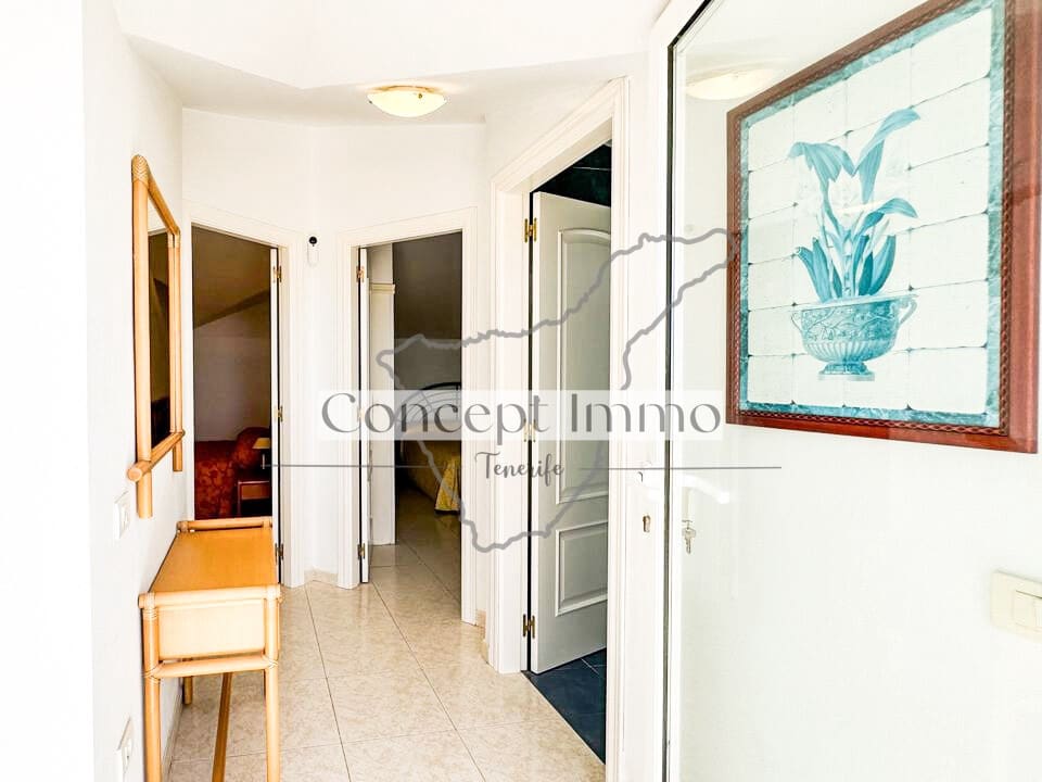 2 soverom Penthouse til salgs i Los Cristianos med svømmebasseng garasje - € 670 000 (Ref: 9405862)