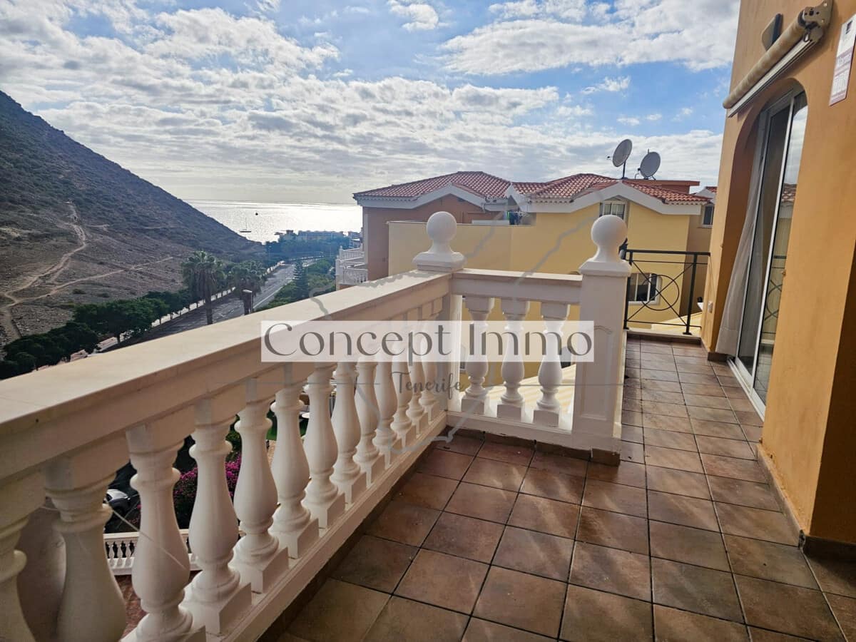 2 soverom Penthouse til salgs i Los Cristianos med svømmebasseng garasje - € 670 000 (Ref: 9405862)