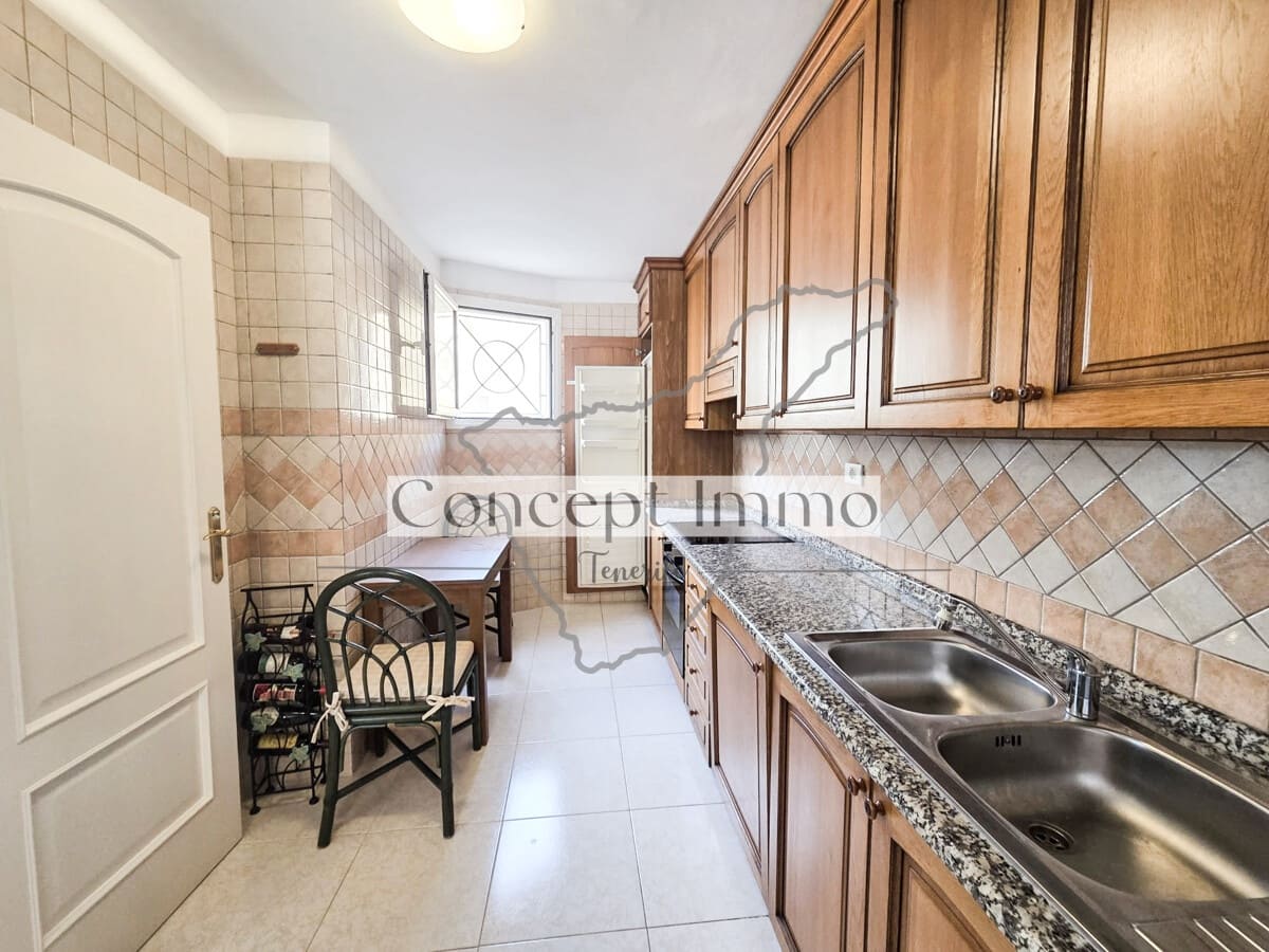 2 soverom Penthouse til salgs i Los Cristianos med svømmebasseng garasje - € 670 000 (Ref: 9405862)