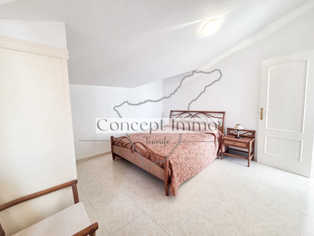 2 soverom Penthouse til salgs i Los Cristianos med svømmebasseng garasje - € 670 000 (Ref: 9405862)